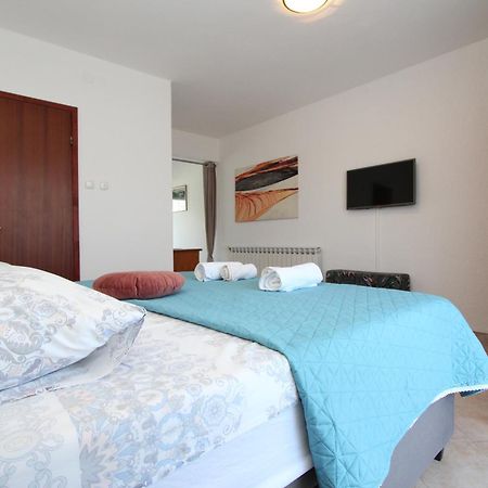 Apartments And Room Silvana Rovinj Exterior foto