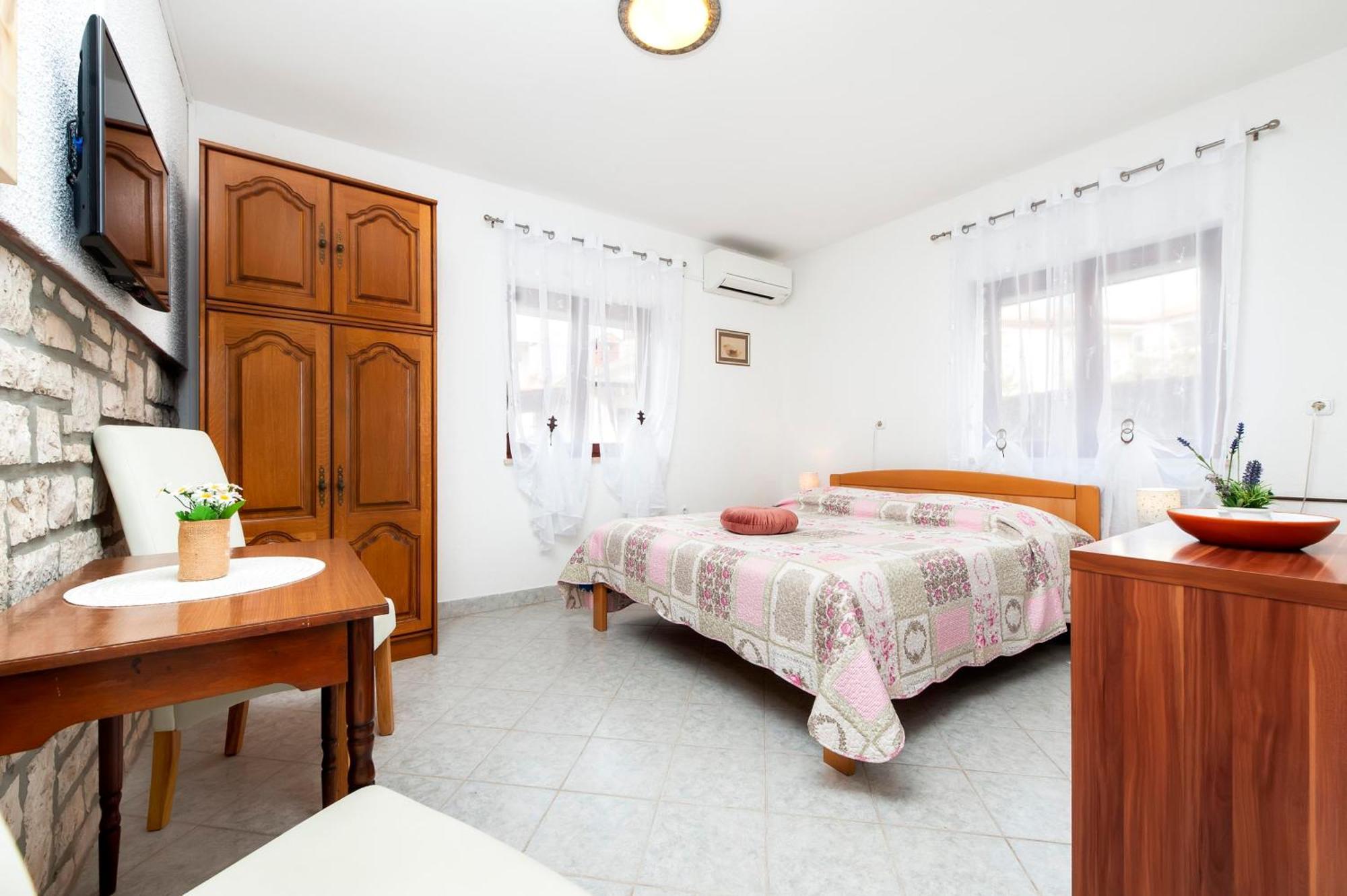 Apartments And Room Silvana Rovinj Exterior foto