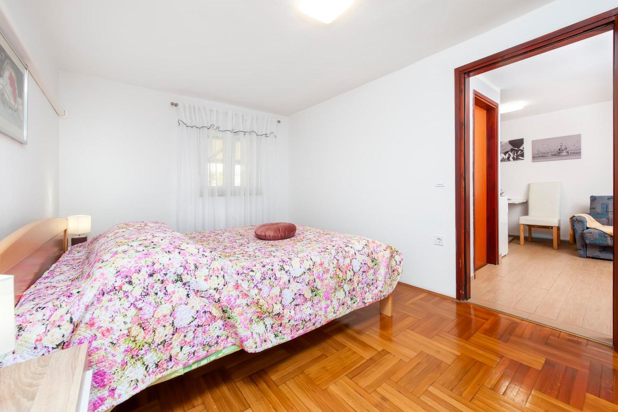 Apartments And Room Silvana Rovinj Exterior foto