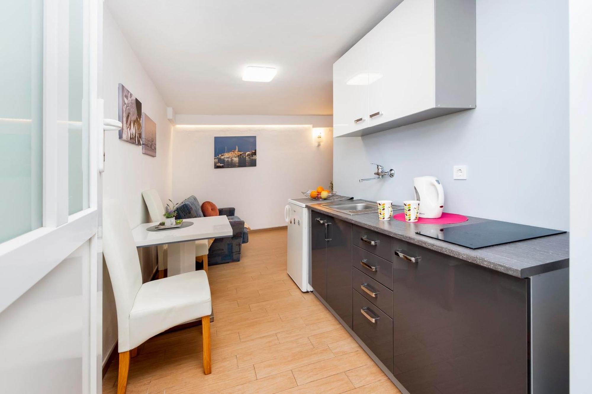 Apartments And Room Silvana Rovinj Exterior foto
